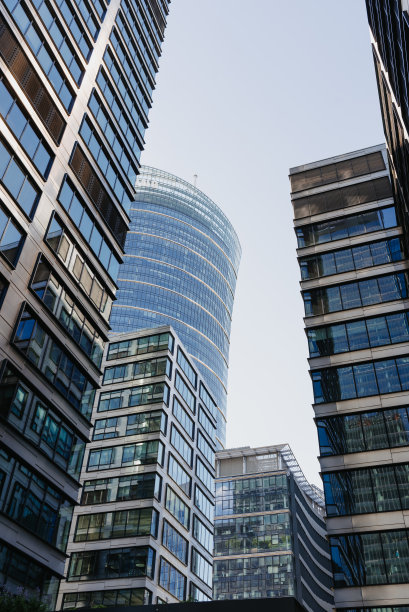 金融区的现代化办公大楼图片下载