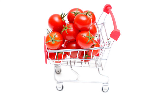 小推车装满了圣女果图片下载