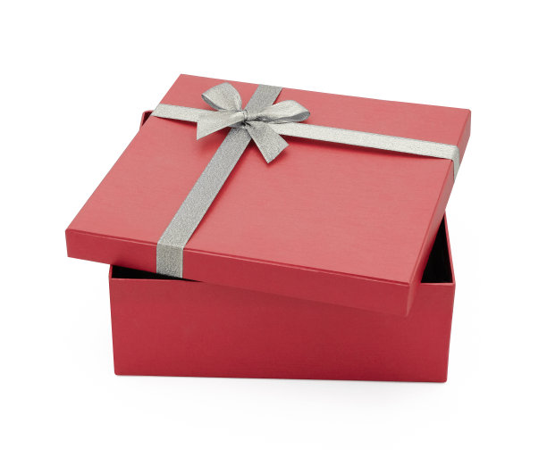 红色礼品盒与银丝带孤立在白色背景-图像图片下载
