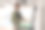 中年妇女在图书馆登记图书，使用自助终端图片下载