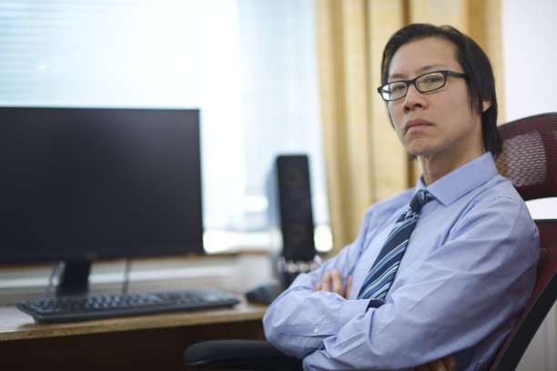 办公室摔跤图片下载