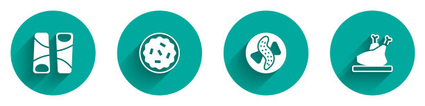 把自制馅饼和黄瓜放在盘子里图片下载