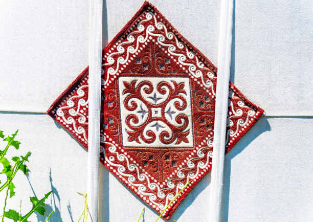 带有民族图案的传统哈萨克地毯图片下载