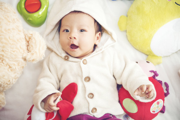 宝宝和玩具和娃娃图片下载