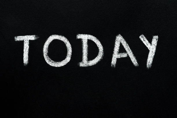 书写文字今天议程背景黑板纹理背景黑板。粉笔文字今天学校董事会今天议程设计黑色黑板今天书写黑板文本板模板黑色图片下载