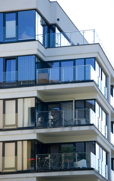 现代公寓楼的建筑细节。图片下载