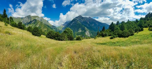 山水在山中，照片为背景，照片为背景，照片为背景图片下载