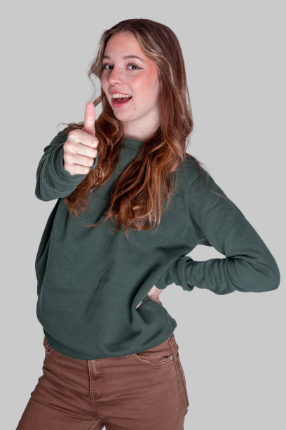 快乐的女孩竖起大拇指图片下载