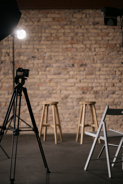 有录音设备的简陋录音棚图片下载