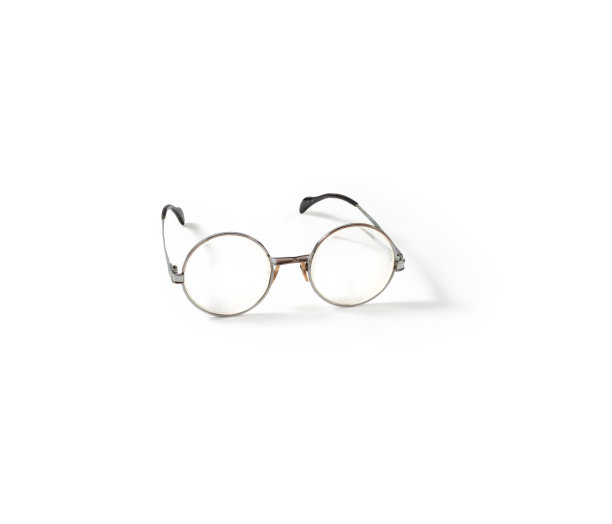 复古眼镜在白色背景。剪纸艺术的模板。文件与剪辑路径。图片下载