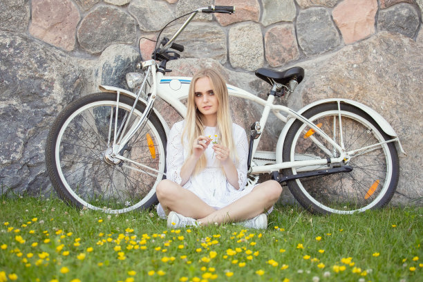 可爱的金发骑士图片下载