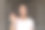 快乐的千禧一代女性在耳机对相机说话挥手图片下载