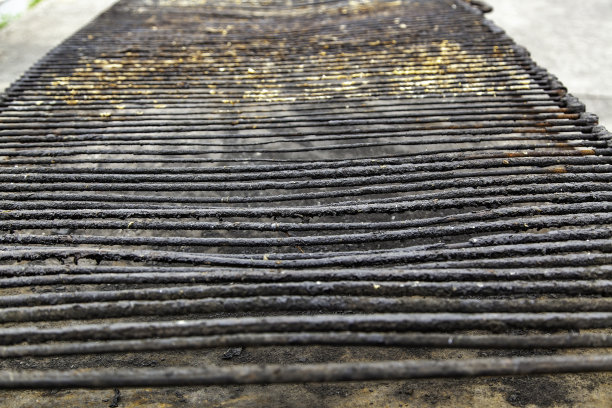 肮脏的烧烤架图片下载