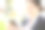 高管在公园里打电话图片下载