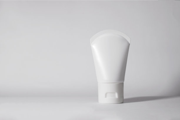 乳液管模型隔离在白色背景。图片下载