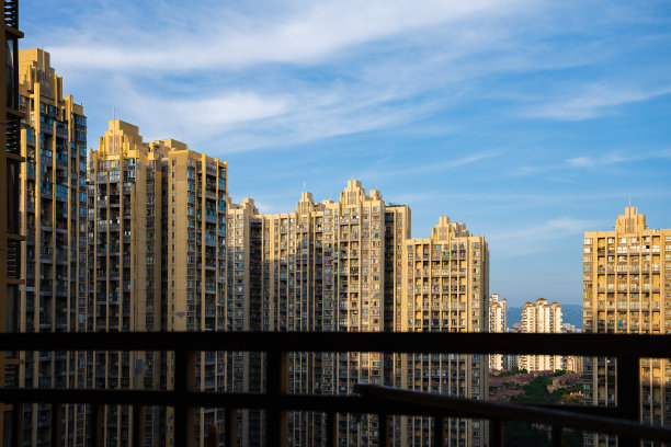 黄昏阳台上的现代住宅图片下载