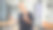 开朗美丽的亚洲千禧一代女性正戴着耳机享受音乐图片下载