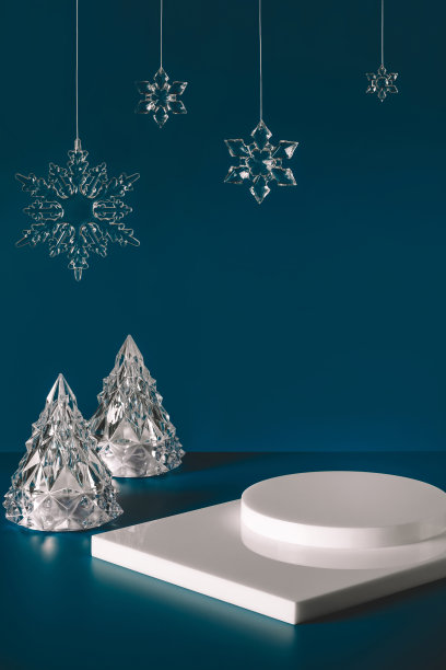 白色的领奖台和蓝色背景的圣诞雪花图片下载