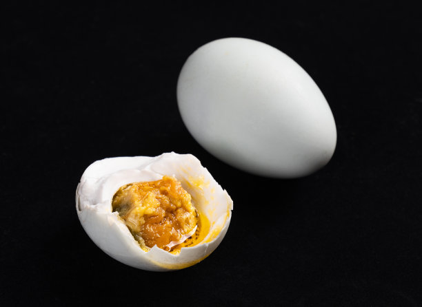 中国小吃:黑底咸鸭蛋图片下载