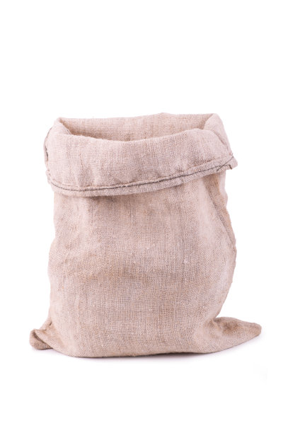 白色背景上孤立的空麻袋图片下载