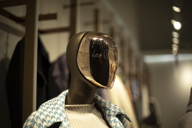 人体模特是女性。女装店。内部细节。图片下载