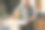 木工车间木工工人使用钻床工作图片下载
