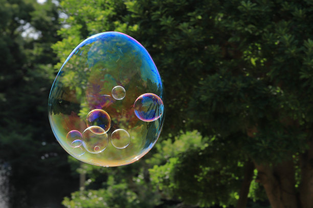 巨大的肥皂泡图片下载