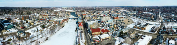 冬季加拿大安大略省剑桥市的空中全景图图片下载