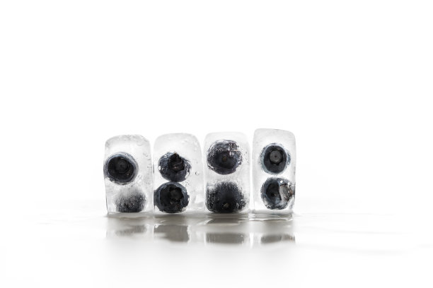 蓝莓冰块图片下载