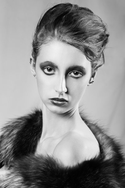 女孩在毛皮图片下载