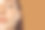 一个有雀斑的红发女孩的半脸特写肖像图片下载