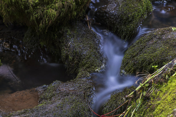 小瀑布的细节图片下载