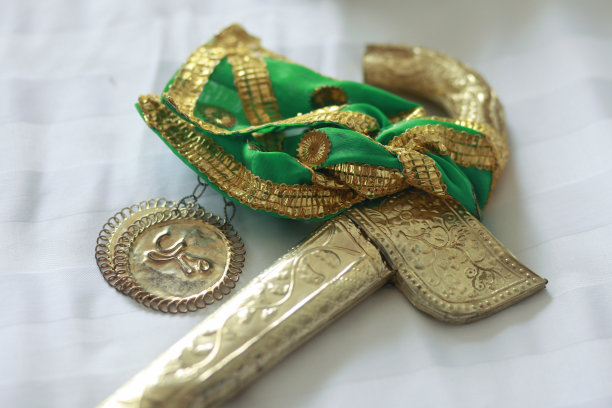 巴迪克布吉斯，一种金框布吉斯望加锡部落的传统武器图片下载