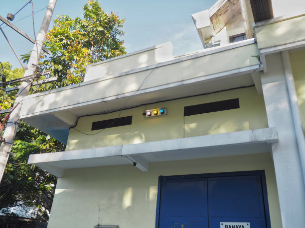 2022年6月12日，印度尼西亚马朗:医院的变电站，医院的电力调节器图片下载