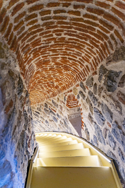 加拉塔内的螺旋楼梯高质量的照片图片下载