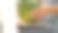 商店磅秤和一名男子称熟西瓜的特写图片下载
