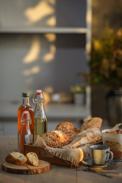 厨房面包的自然光拍摄图片下载