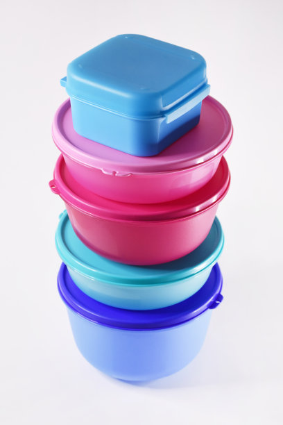 白色背景上的塑料容器图片下载