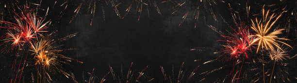 西尔维斯特2022年新年庆典晚会庆祝节日背景横幅全景长条形烟花烟花上质朴的深黑灰色石头混凝土纹理，俯视文字空间图片下载