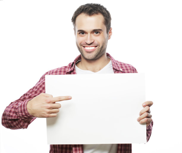 留着胡子的年轻人展示着空白的招牌图片下载