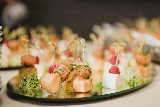 婚宴上的酒席。餐厅展示，欧式美食，美食消费，派对理念。图片下载