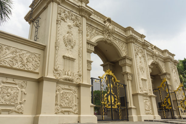 中爪哇省三宝垄市的古典建筑图片下载