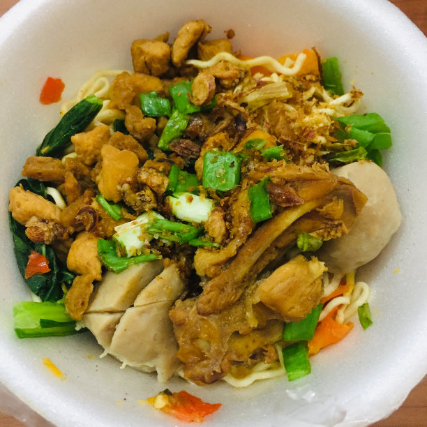 盒子里的即食食品。图片下载