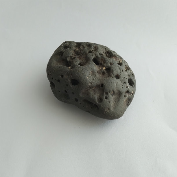 溪河石上白色的背景图片下载