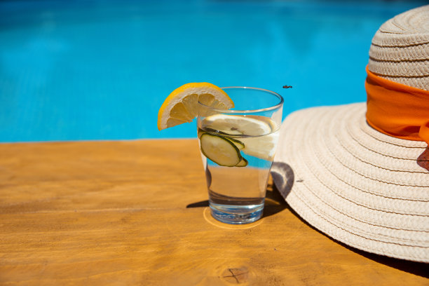 新鲜的水在暑假图片下载