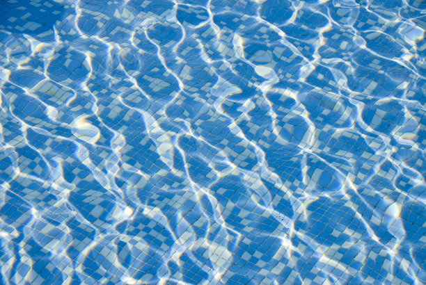 西班牙游泳池的底部图片下载