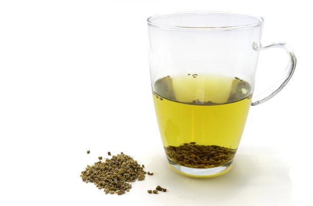 有机的绿色八角种子注入，以促进消化图片下载