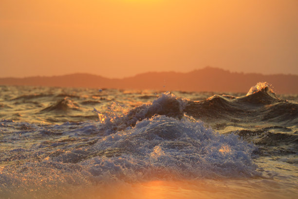日落时的海浪图片下载