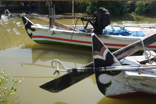 传统的木制渔船图片下载