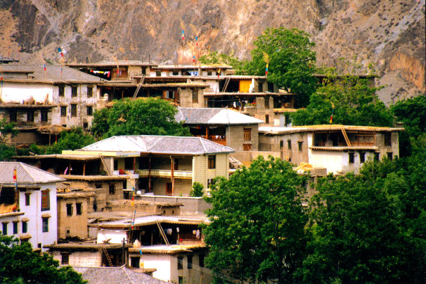 奔子栏，上世纪90年代曾是古道上的重镇图片下载